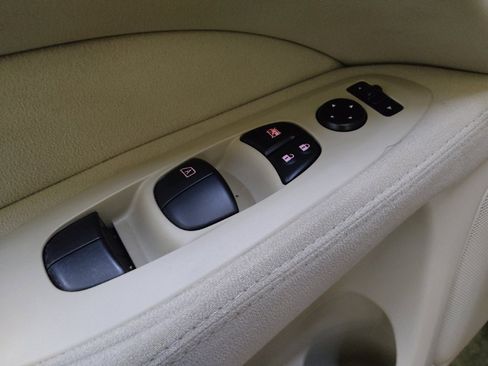 Used 2014 Nissan Pathfinder S image 27