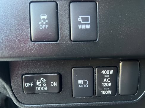 Used 2020 Toyota Tacoma Limited image 15