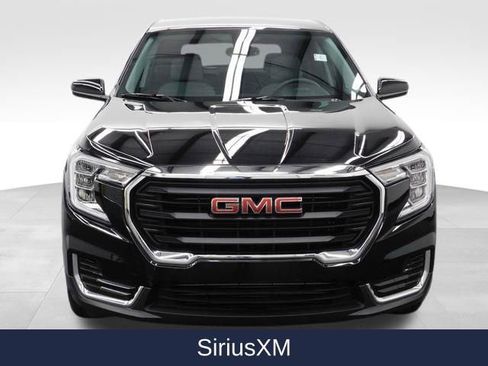 Used 2024 GMC Terrain SLE image 3