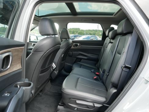 Used 2023 Kia Sorento S w/ Panoramic Sunroof Package AWD/4WD image 16