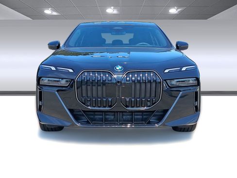 New 2026 BMW 750e xDrive w/ Premium Package image 5