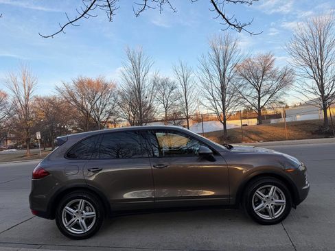 Used 2011 Porsche Cayenne S image 16