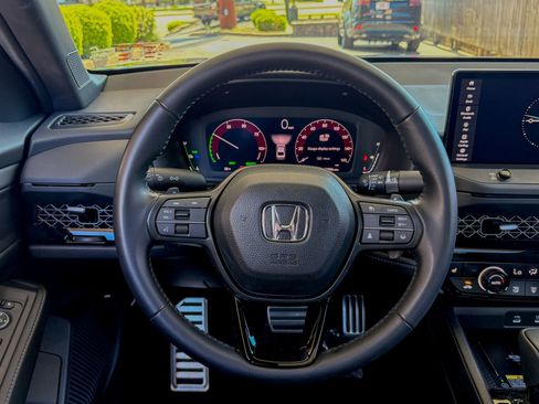 Used 2025 Honda Accord Sport image 24
