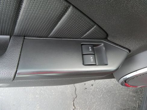 Used 2010 Ford Mustang GT Premium image 18