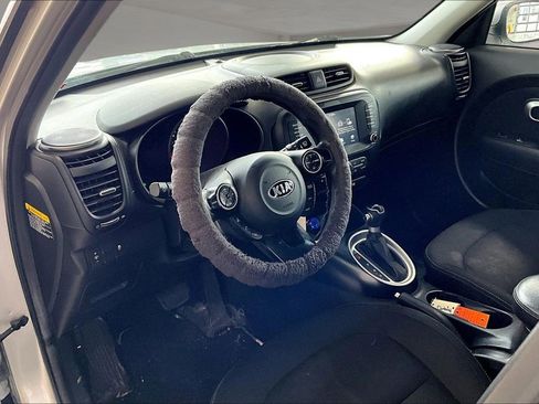 Used 2019 Kia Soul + image 15
