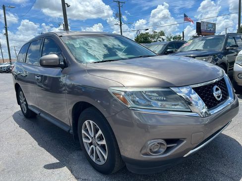 Used 2014 Nissan Pathfinder S FWD image 4