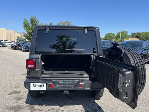 Used 2021 Jeep Wrangler Unlimited Sahara AWD/4WD image 11