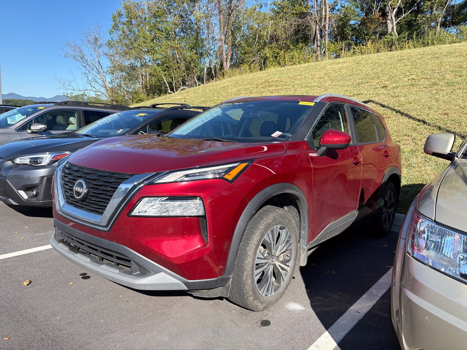 Used 2023 Nissan Rogue SV w/ SV Premium B Package AWD/4WD image 3