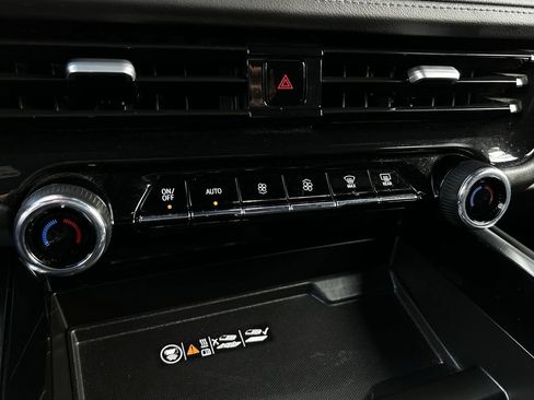 Used 2025 Chevrolet Tahoe LT RWD image 21
