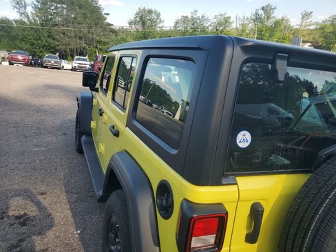 Used 2024 Jeep Wrangler Unlimited Sport AWD/4WD image 9
