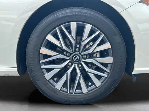 Used 2025 Nissan Altima 2.5 SV FWD image 30