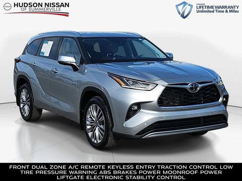 Used 2024 Toyota Highlander Platinum image 1