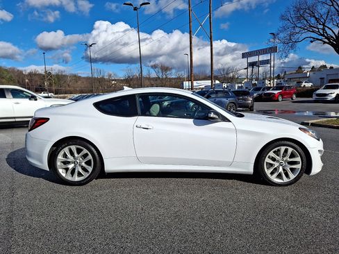Used 2016 Hyundai Genesis 3.8 image 8