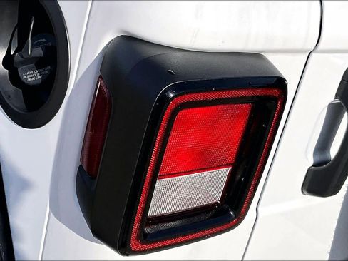 Used 2024 Jeep Wrangler Willys image 26