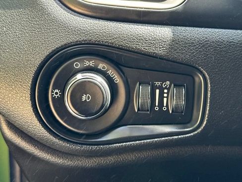 Used 2016 Jeep Renegade 75th Anniversary AWD/4WD image 31
