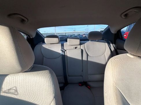 Used 2016 Hyundai Elantra SE w/ Option Group 02 image 8