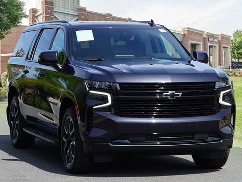 Used 2024 Chevrolet Suburban RST w/ Luxury Package AWD/4WD image 3