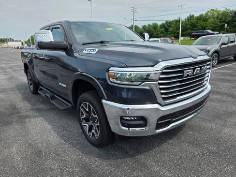 Used 2025 RAM 1500 Laramie AWD/4WD image 7