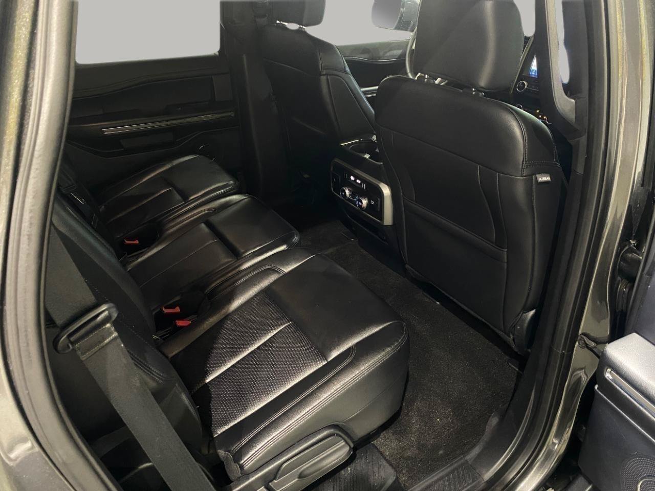 Used 2020 Ford Expedition XLT w/ Equipment Group 202A AWD/4WD image 23