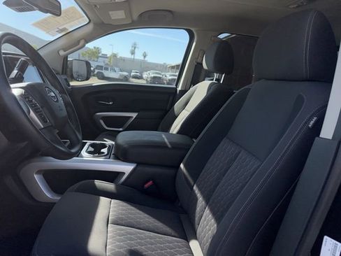 Used 2023 Nissan Titan SV w/ SV Convenience Package image 9