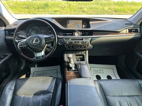 Used 2017 Lexus ES 300h FWD image 13
