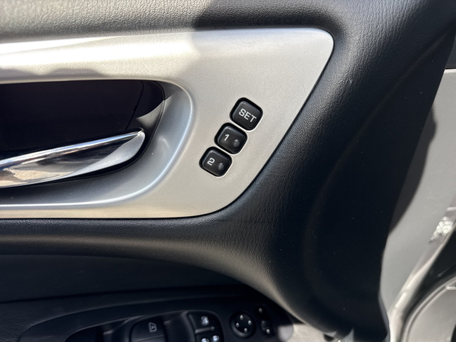 Used 2019 Nissan Pathfinder SL FWD image 19