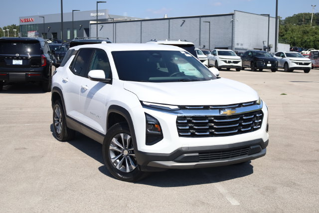 Used 2025 Chevrolet Equinox LT FWD image 2