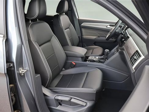 Used 2023 Volkswagen Atlas Cross Sport SE w/ Black Wheel Package image 18