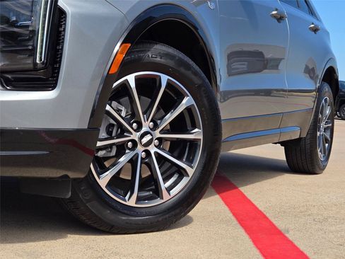 Certified 2025 Cadillac XT4 Sport FWD image 8