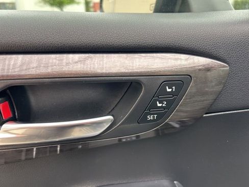 Used 2023 Toyota Highlander Platinum FWD image 16