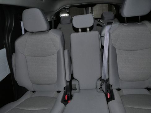 Certified 2025 Toyota Sienna LE image 14