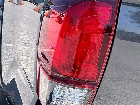 Used 2019 Toyota Tacoma TRD Sport AWD/4WD image 28