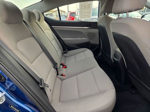 Used 2019 Hyundai Elantra SE image 14