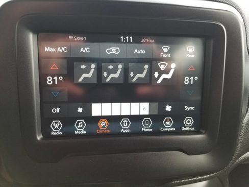 Certified 2018 Jeep Renegade Latitude image 24