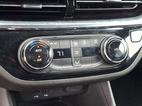 Used 2025 Buick Envista Sport Touring image 15