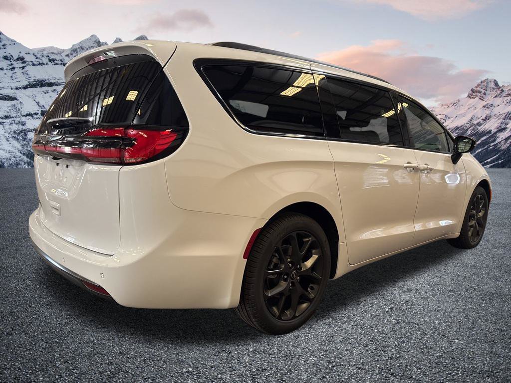 New 2026 Chrysler Pacifica Select w/ S Appearance Package FWD image 5