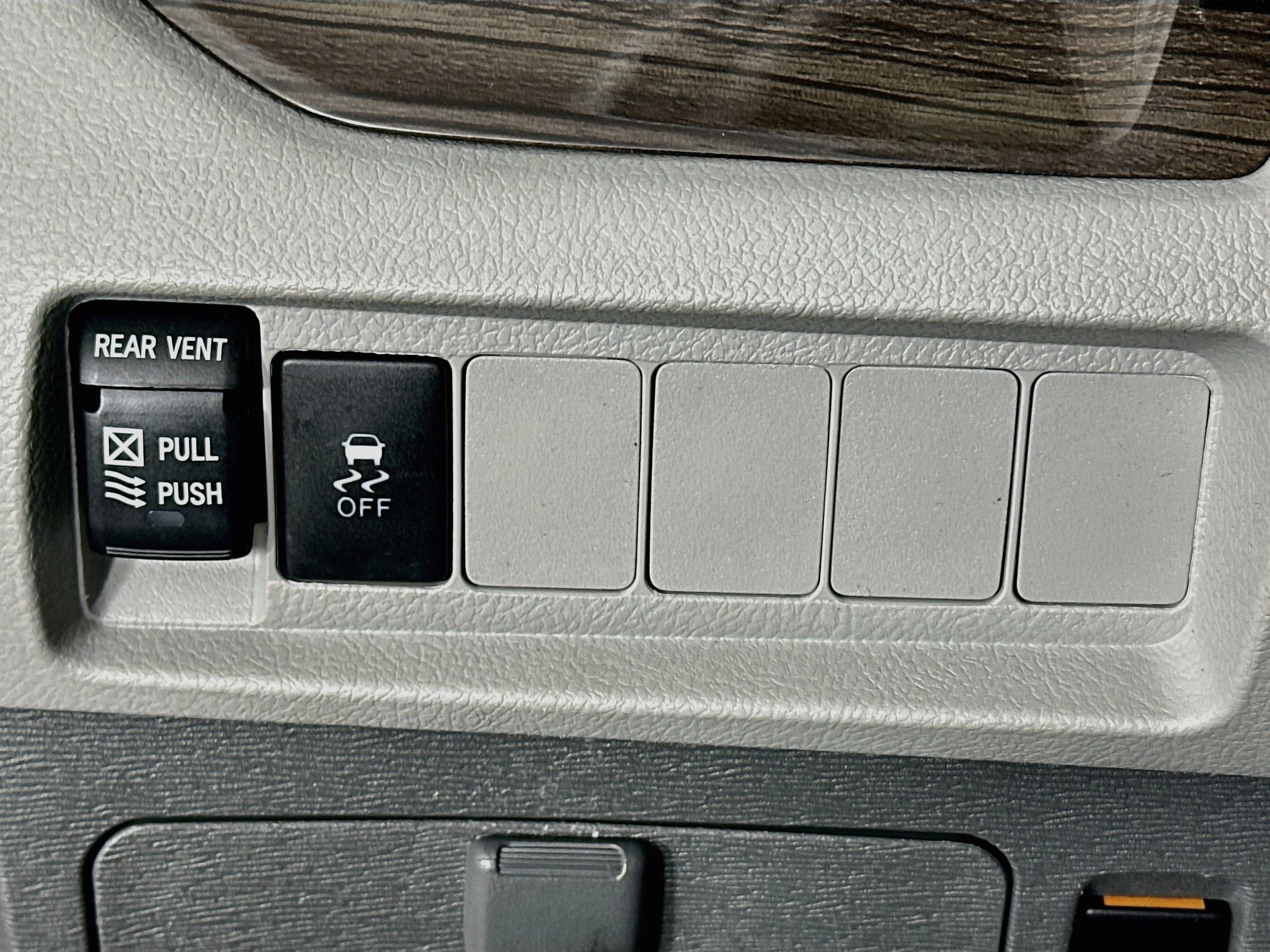 Used 2018 Toyota Sienna XLE FWD image 17