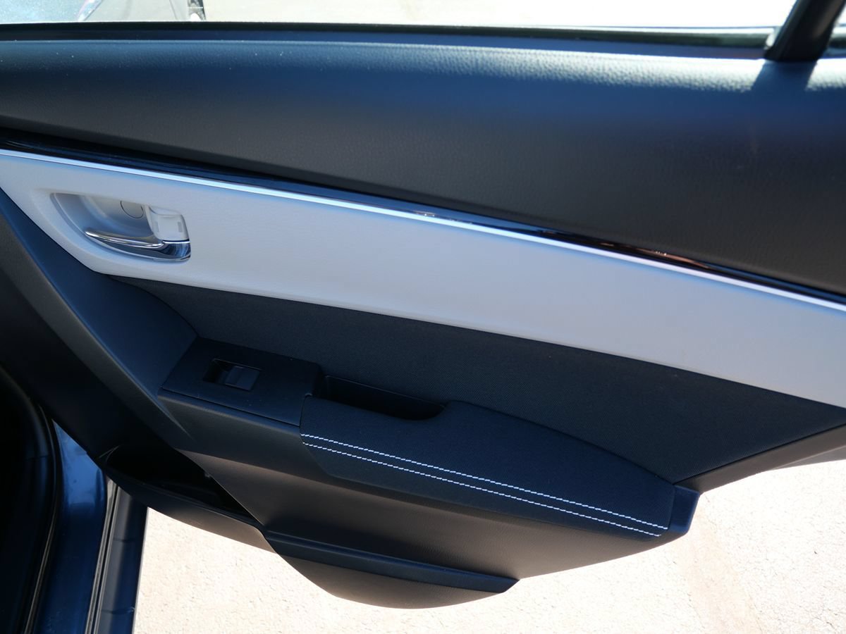 Used 2018 Toyota Corolla LE FWD image 29