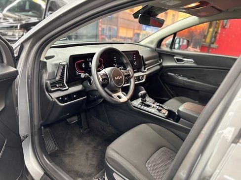 Used 2024 Kia Sportage LX FWD image 4