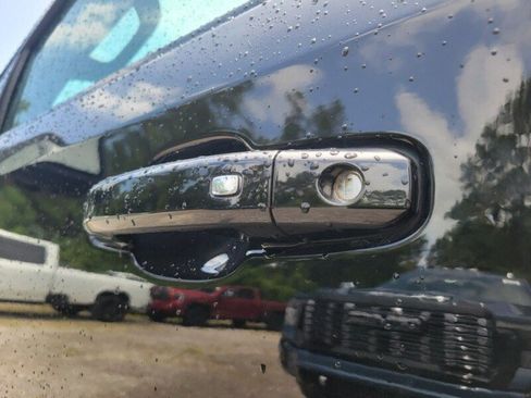 Used 2023 GMC Sierra 1500 AT4 w/ Technology Package AWD/4WD image 9