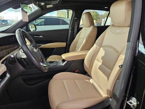 Certified 2024 Cadillac XT4 Luxury w/ Cold Weather Package image 9