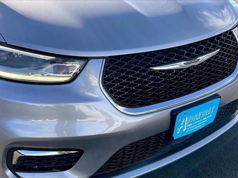 Used 2021 Chrysler Pacifica Touring-L image 30