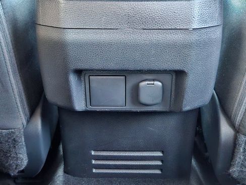 Used 2025 Toyota Tacoma SR AWD/4WD image 28