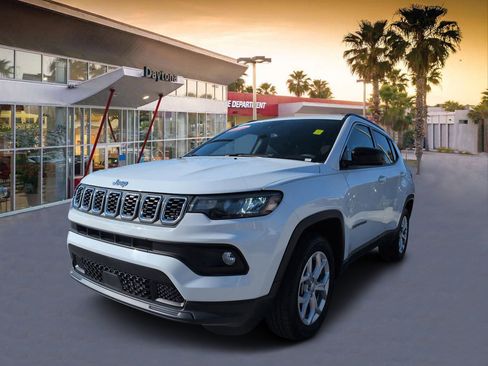 Certified 2024 Jeep Compass Latitude image 7