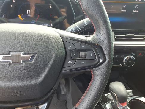 Used 2025 Chevrolet Trax RS FWD image 15