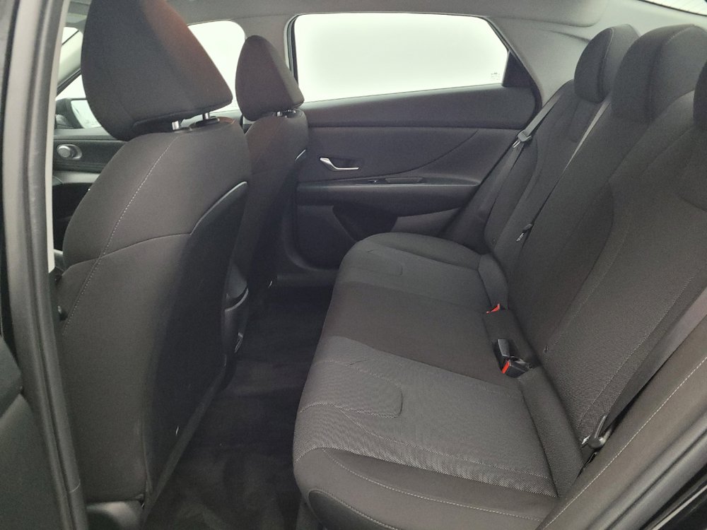 Used 2025 Hyundai Elantra SE FWD image 18