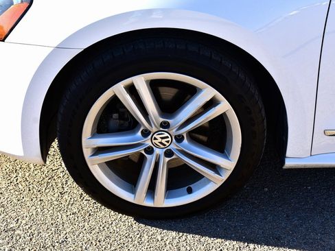 Used 2013 Volkswagen Passat TDI SE image 6