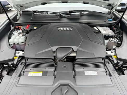 Used 2021 Audi Q8 Premium Plus w/ Premium Plus Package AWD/4WD image 18