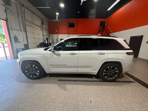 Used 2022 Jeep Grand Cherokee Overland AWD/4WD image 6