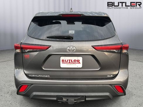 Used 2023 Toyota Highlander XLE FWD image 5